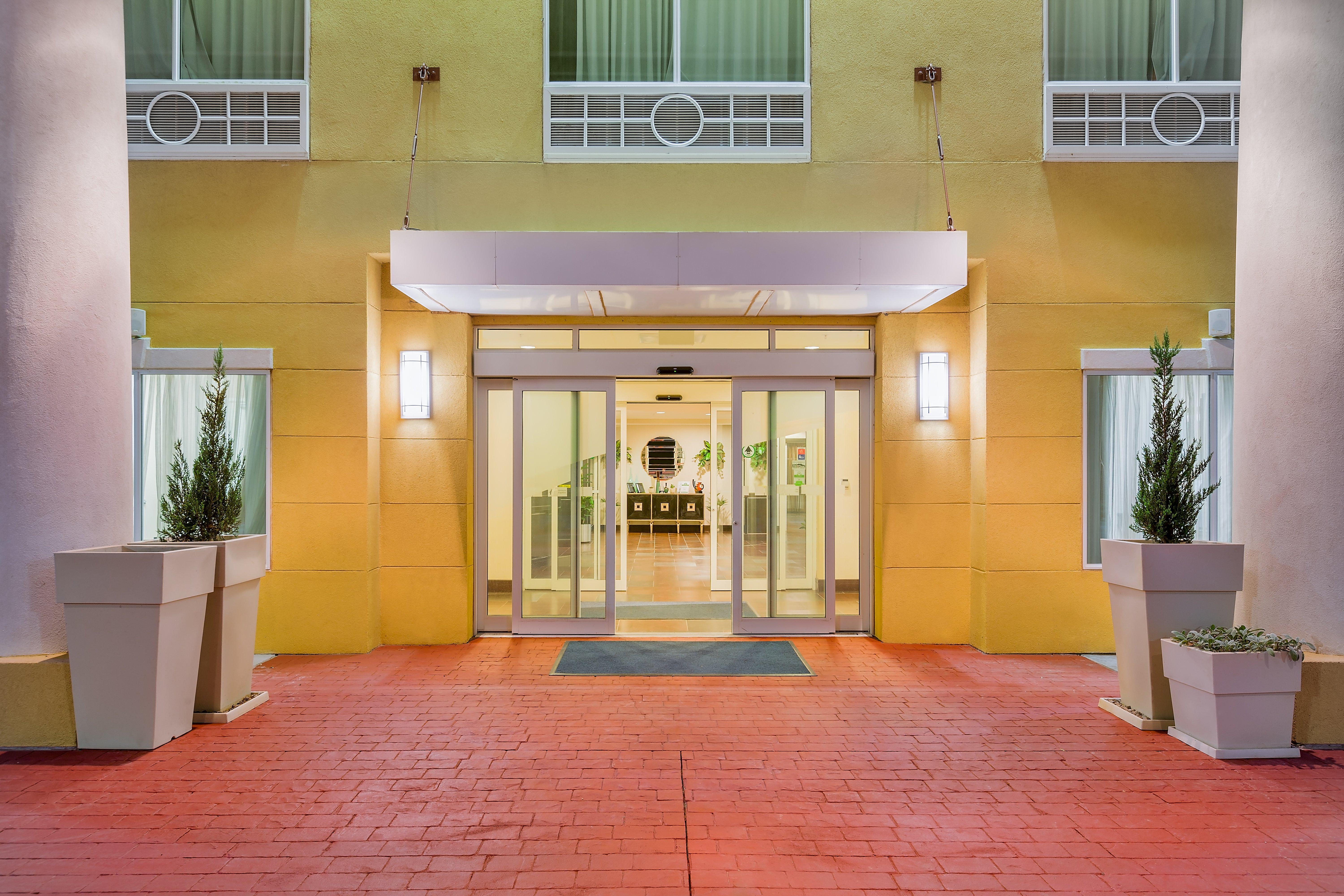 Holiday Inn Express And Suites Alpine By Ihg Exterior foto